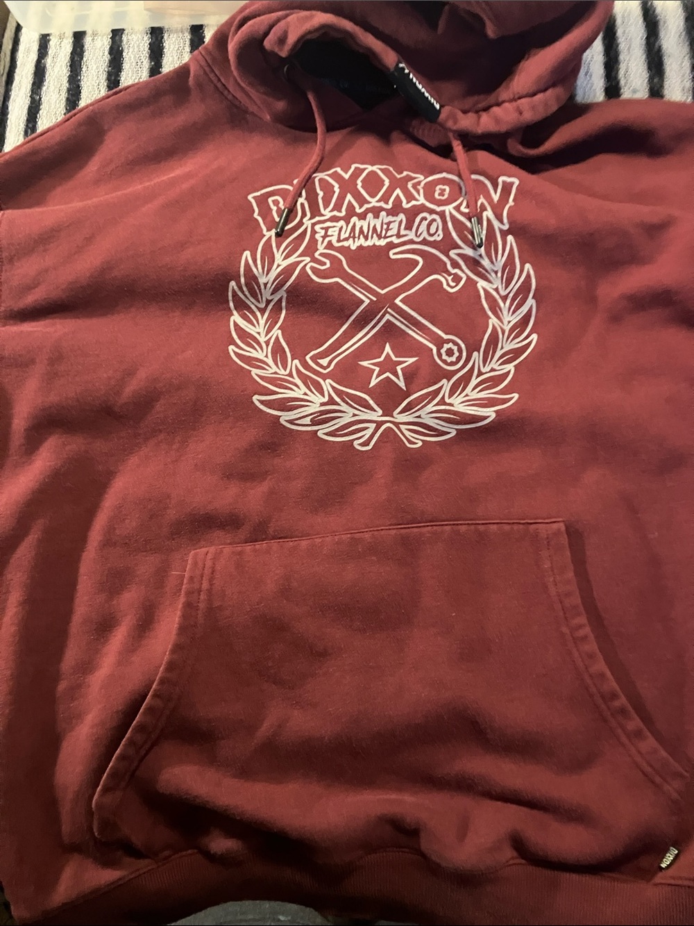 Dixxon flannel co. Pullover hoodie , men’s xL, maroon with white graphics & pock